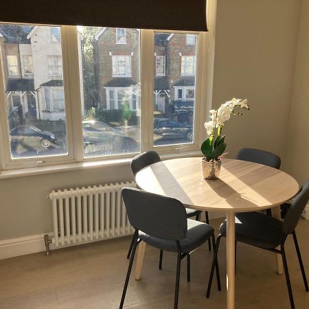 Splendid 2 Bed Flat With Private Terrace In Wimbledon - 2 The Queens Apartment Лондон Екстериор снимка