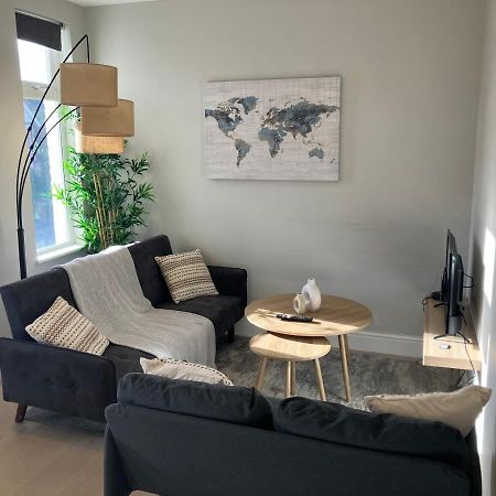 Splendid 2 Bed Flat With Private Terrace In Wimbledon - 2 The Queens Apartment Лондон Екстериор снимка