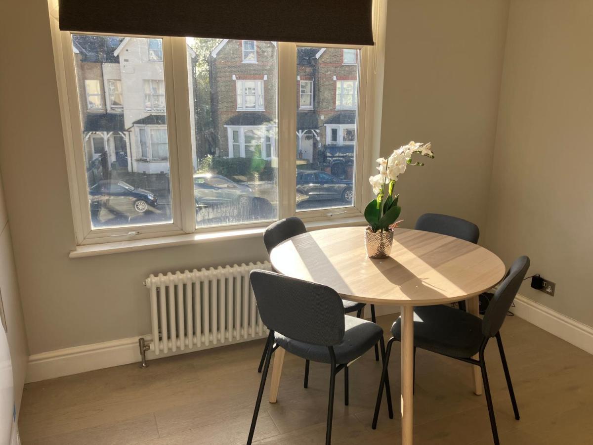Splendid 2 Bed Flat With Private Terrace In Wimbledon - 2 The Queens Apartment Лондон Екстериор снимка