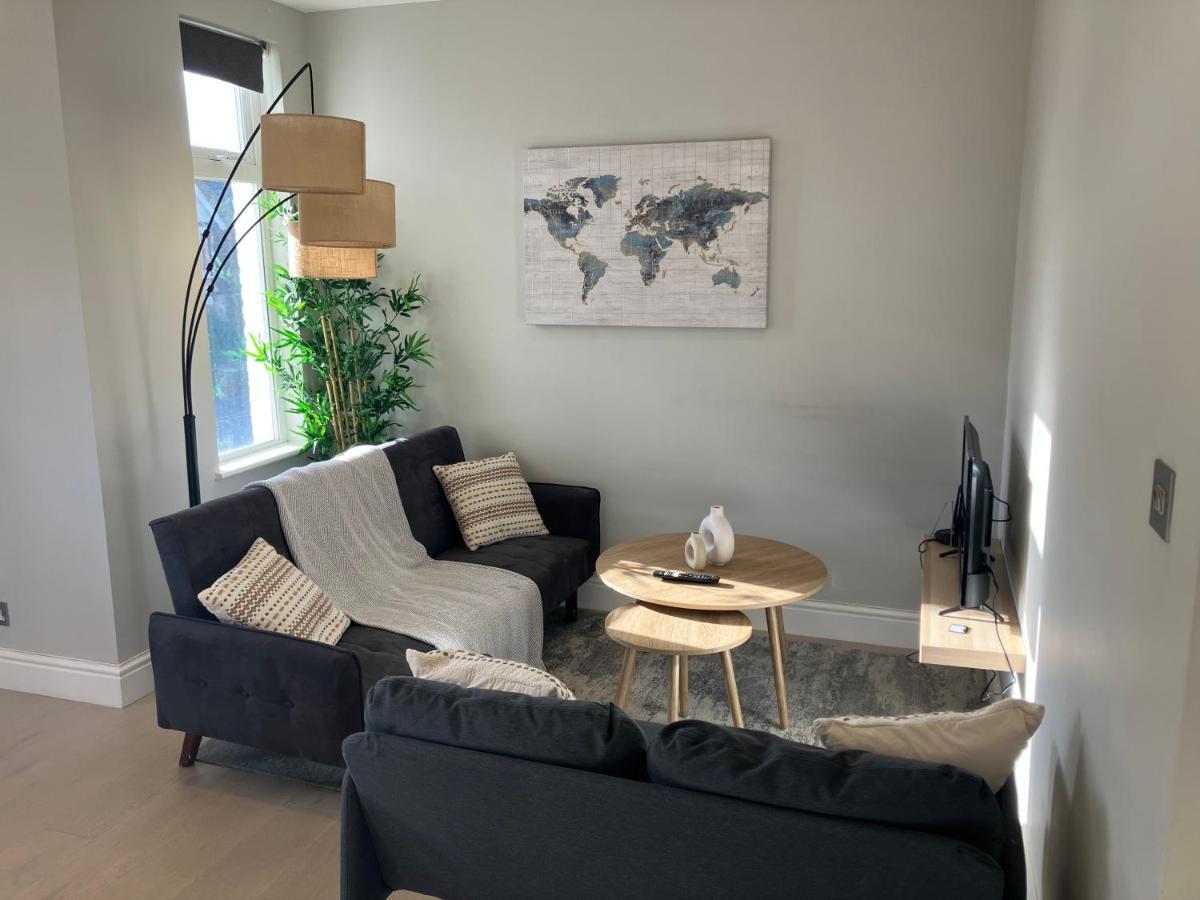 Splendid 2 Bed Flat With Private Terrace In Wimbledon - 2 The Queens Apartment Лондон Екстериор снимка